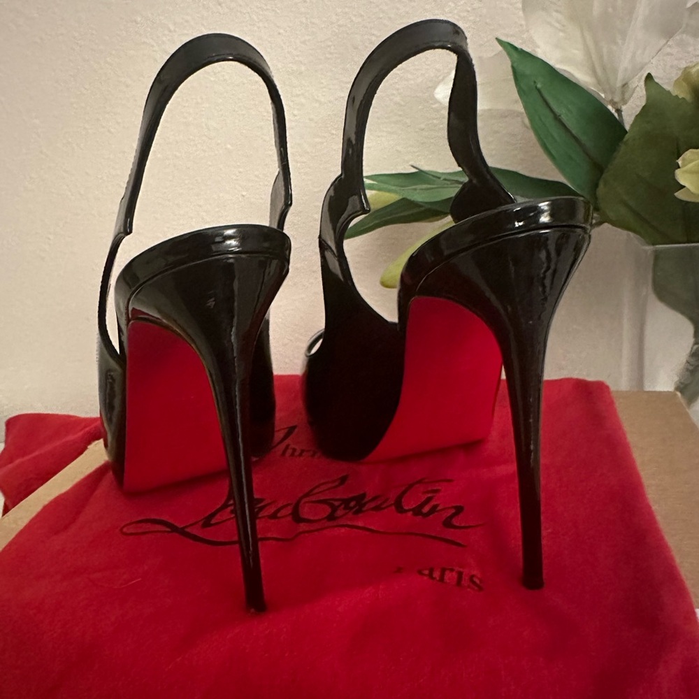 Christian Louboutin - Picture 8 of 10
